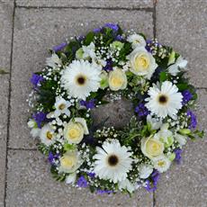 Wreath Blue and White loose style