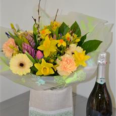 Cheerful Spring Gift Box with Prosecco