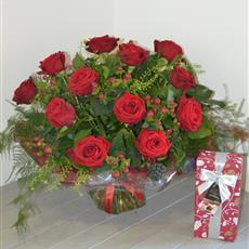 Deluxe 12 Red Roses with 175gm Chocolates